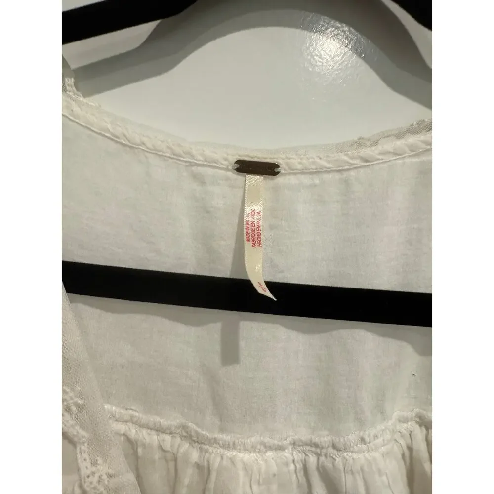 MSRP: $78 ✨Free People Luna Top Optic White Lace Blouse – Size S Fits Up to XL ✨